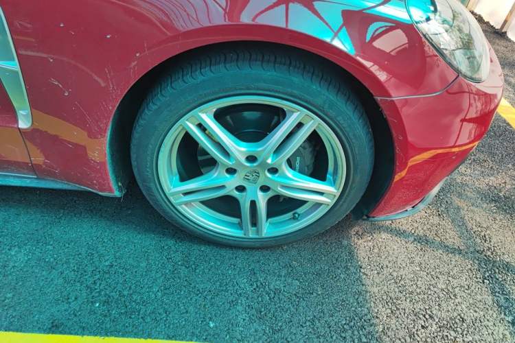 Used Porsche Panamera 2017 Panamera 4 Executive Long Wheelbase 3.0T Right Front Wheel Hub