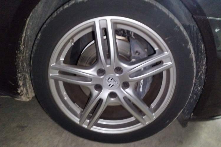 Used Porsche Panamera 2017 Panamera 3.0T Right Front Wheel Hub