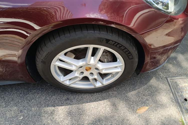 Used Porsche Panamera 2017 Panamera 3.0T Right Front Wheel Hub
