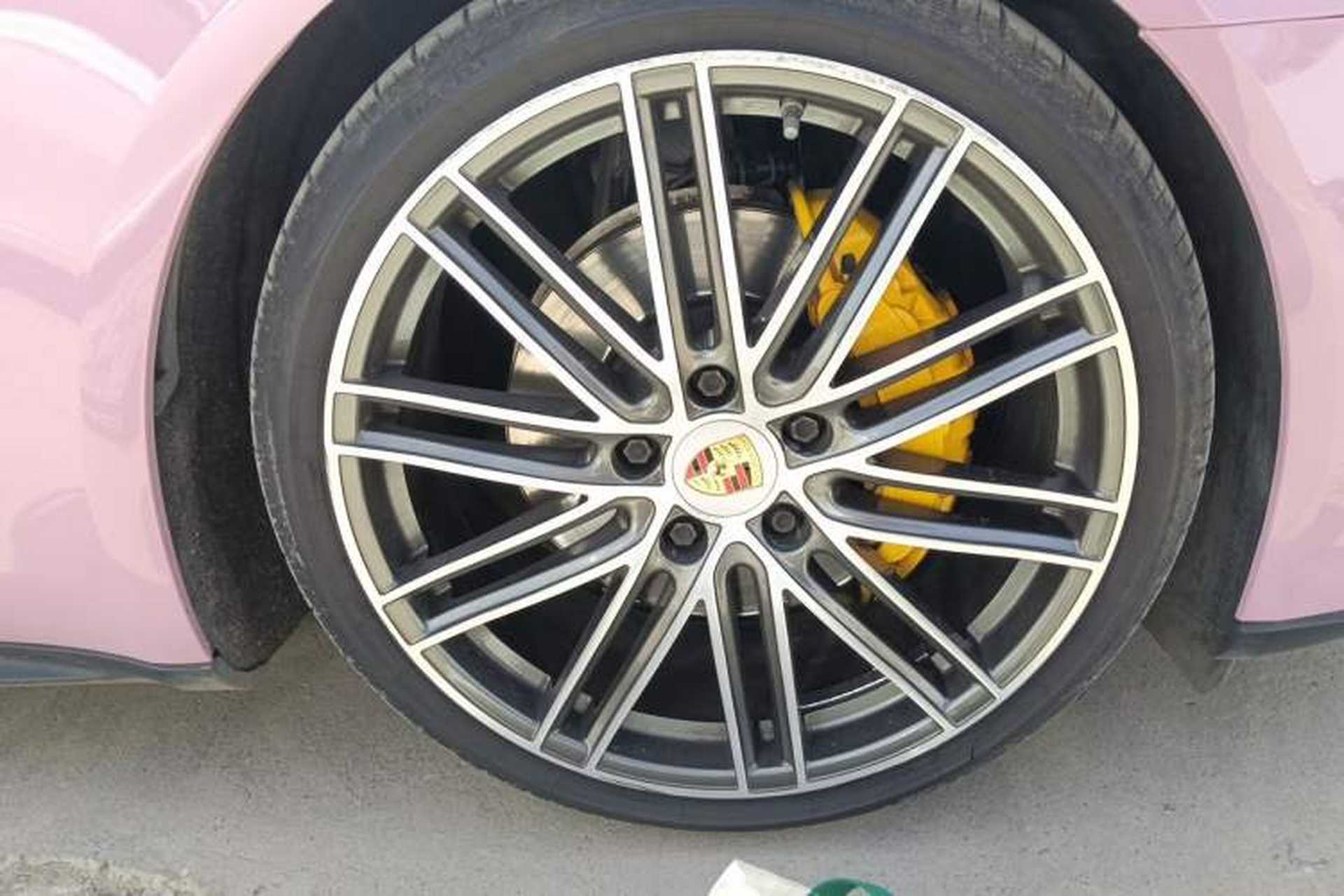 Used Porsche Panamera 2017 Panamera 3.0T Right Front Wheel Hub