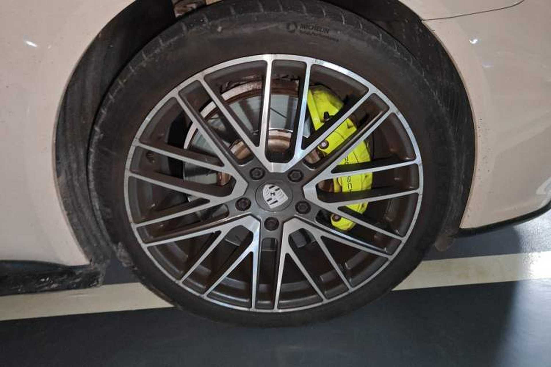 Used Porsche Panamera 2017 Panamera 4 E-Hybrid Executive Long Wheelbase 2.9T Right Front Wheel Hub