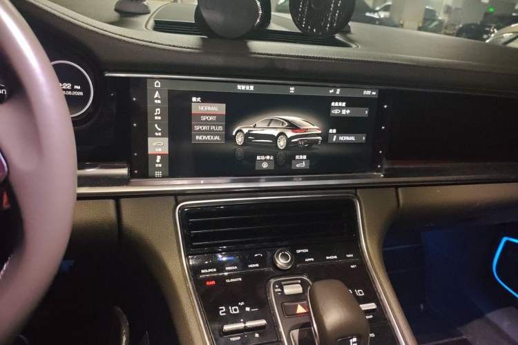 Used Porsche Panamera 2017 Panamera 4 Executive Long Wheelbase 3.0T Audio And AC Panel