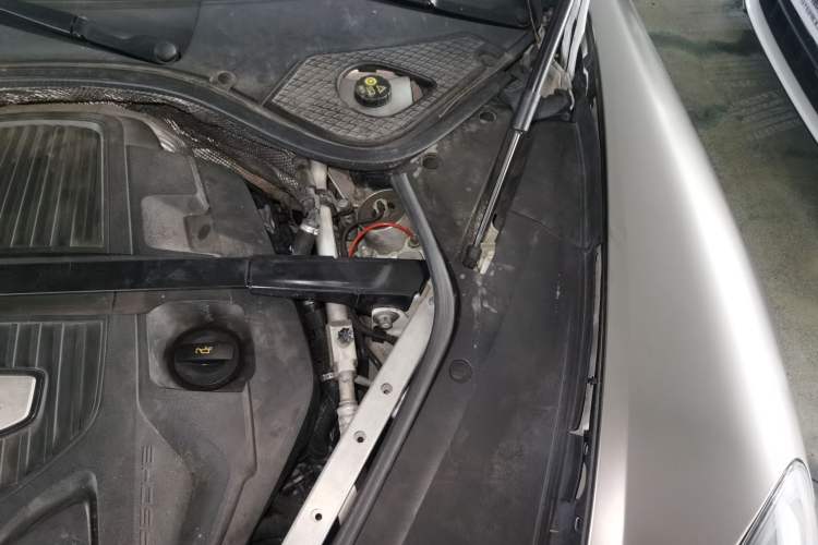 Used Porsche Panamera 2017 Panamera 3.0T Engine Bay Left