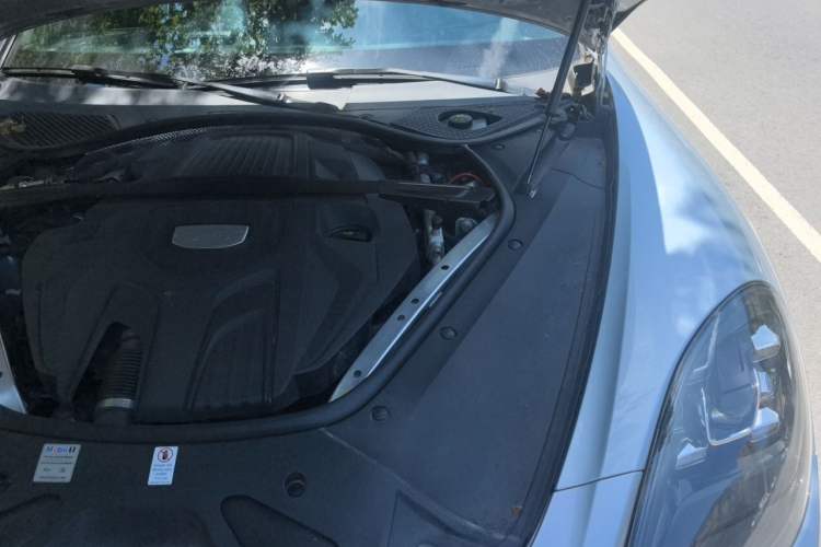 Used Porsche Panamera 2017 Panamera 3.0T Engine Bay Left