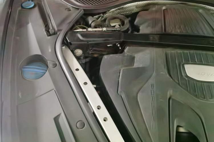 Used Porsche Panamera 2017 Panamera 3.0T Engine Bay Right