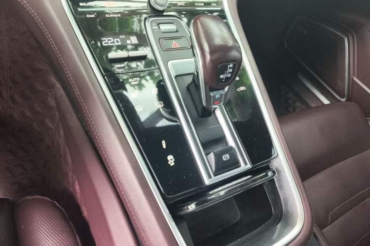 Used Porsche Panamera 2017 Panamera Executive Long Wheelbase 3.0T Gear Lever
