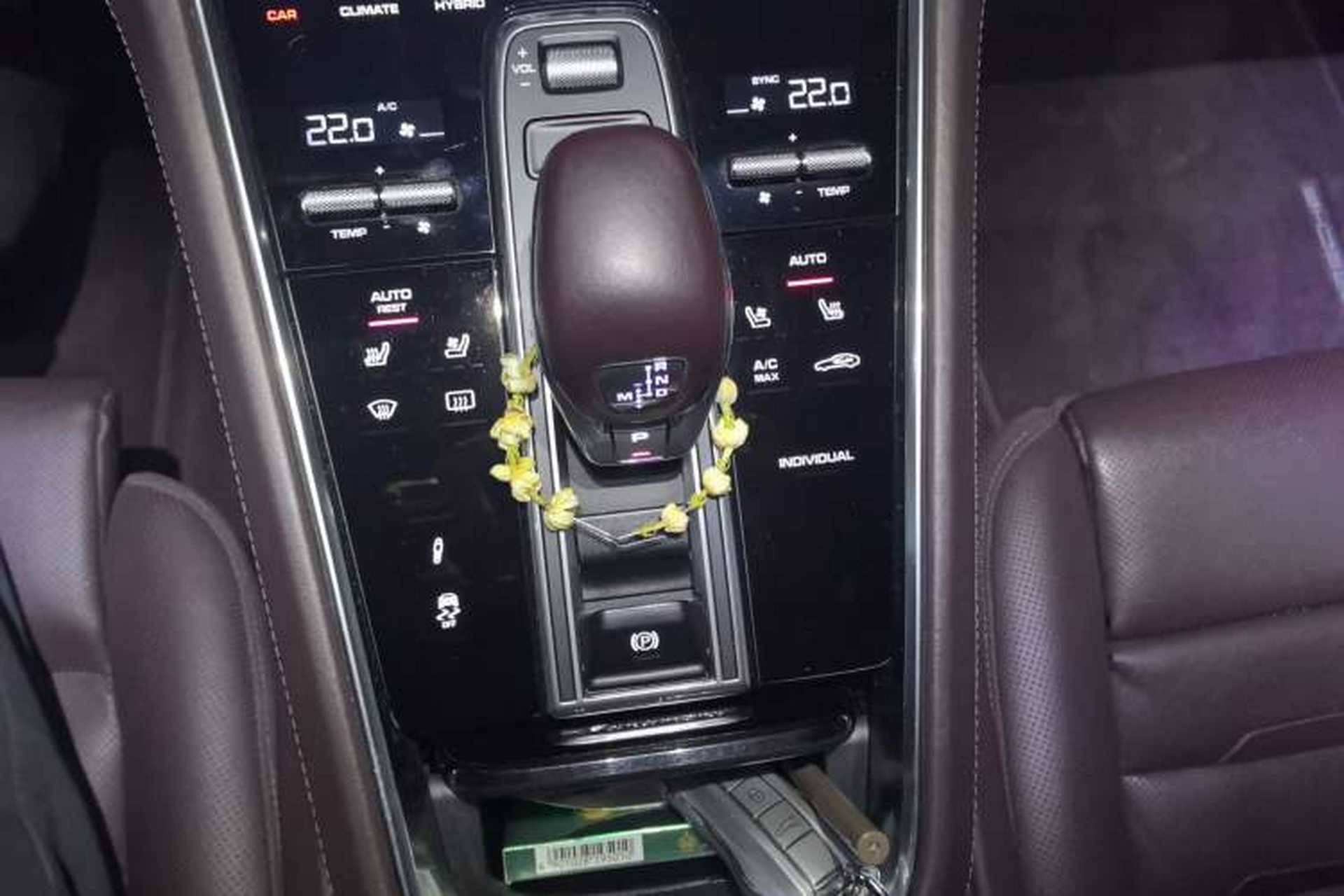 Used Porsche Panamera 2017 Panamera 4 E-Hybrid Executive Long Wheelbase 2.9T Gear Lever