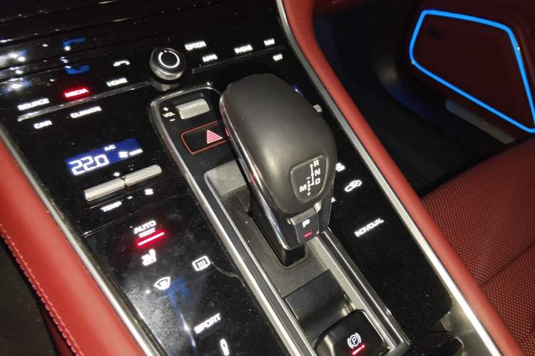 Used Porsche Panamera 2017 Panamera 4 Executive Long Wheelbase 3.0T Gear Lever