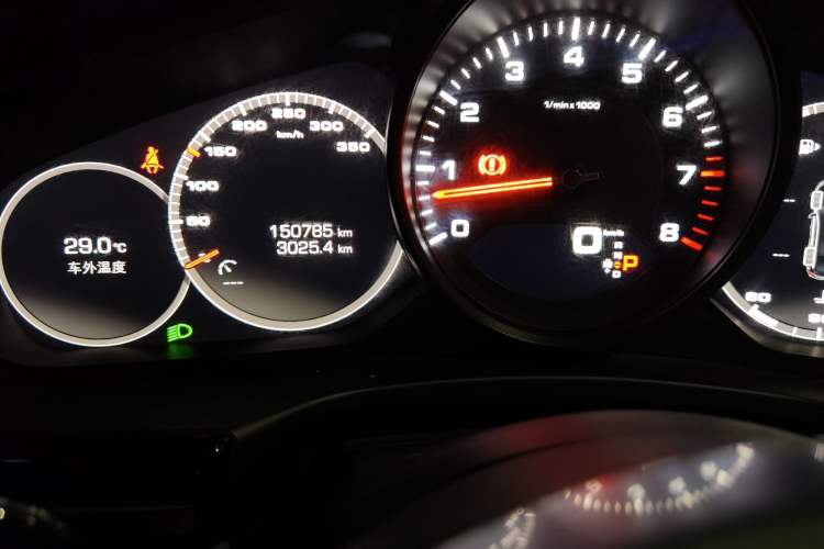 Used Porsche Panamera 2017 Panamera 3.0T Odometer Close Up