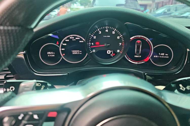 Used Porsche Panamera 2017 Panamera 3.0T Odometer Close Up