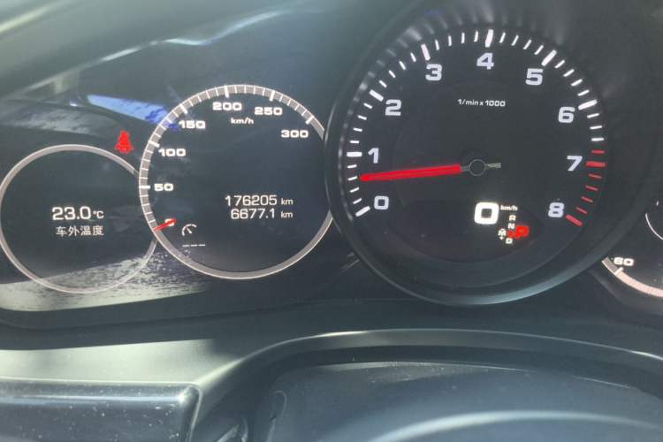 Used Porsche Panamera 2017 Panamera 3.0T Odometer Close Up