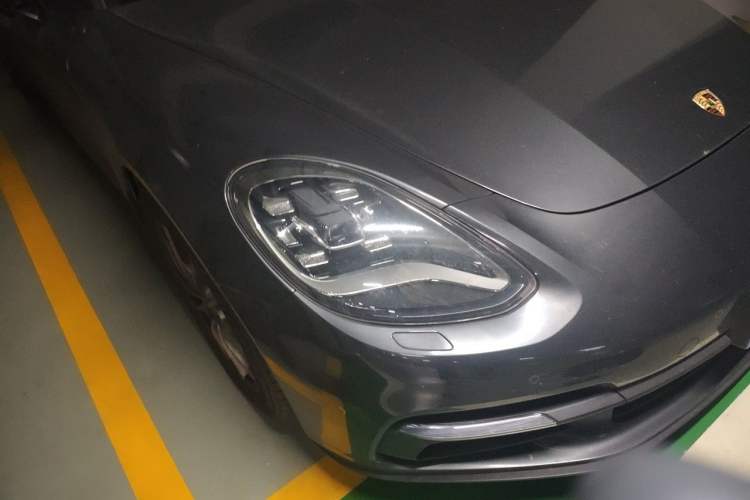 Used Porsche Panamera 2017 Panamera 4 Executive Long Wheelbase 3.0T Right Front Headlight