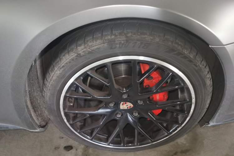 Used Porsche Panamera 2017 Panamera 3.0T Right Front Wheel Hub