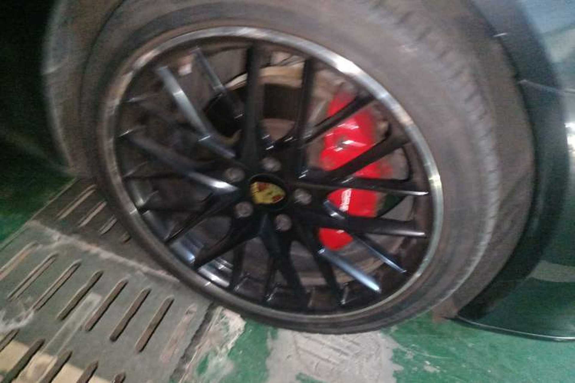 Used Porsche Panamera 2017 Panamera 4 Executive Long Wheelbase 3.0T Right Front Wheel Hub