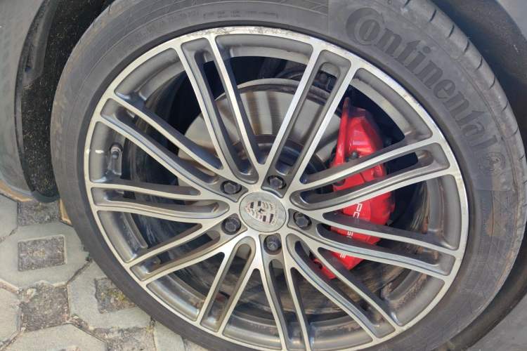 Used Porsche Panamera 2017 Panamera 4S 2.9T Right Front Wheel Hub