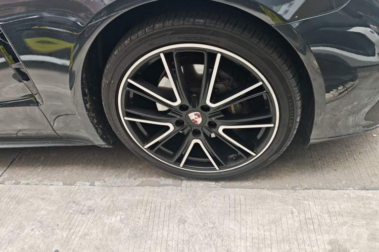 Used Porsche Panamera 2017 Panamera 3.0T Right Front Wheel Hub
