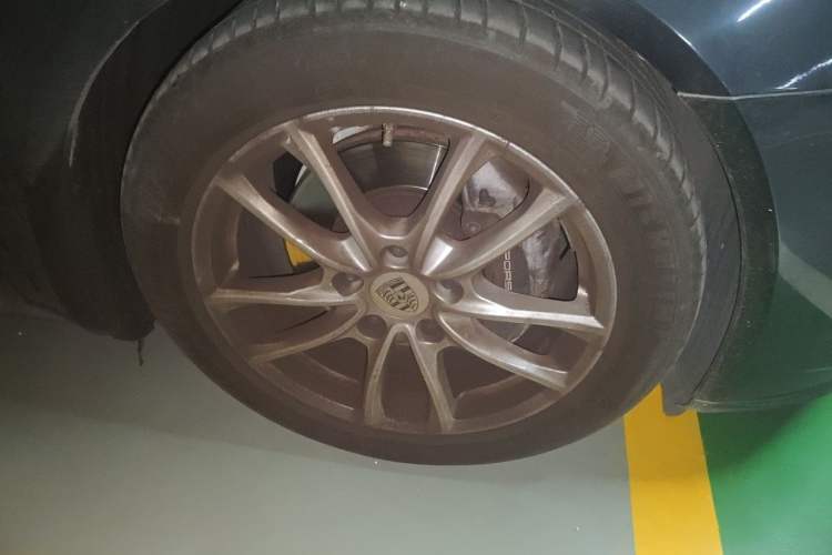 Used Porsche Panamera 2017 Panamera 4 Executive Long Wheelbase 3.0T Right Front Wheel Hub
