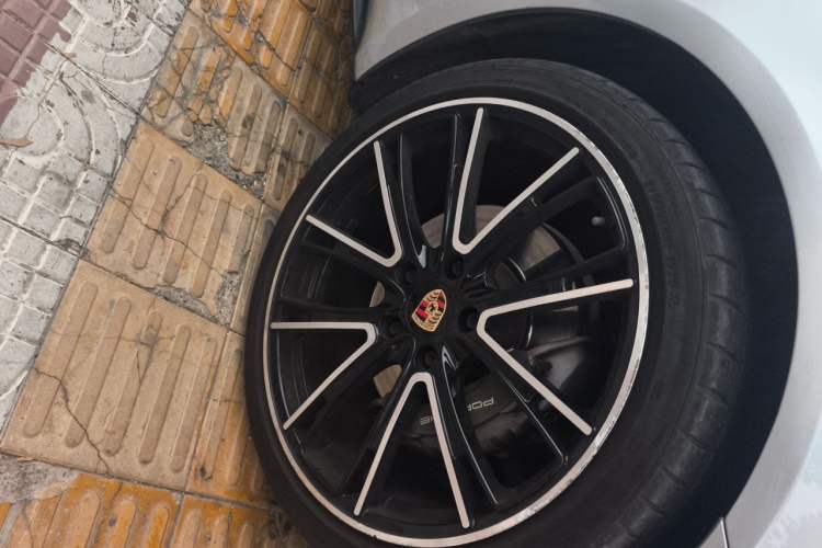 Used Porsche Panamera 2017 Panamera Executive Long Wheelbase 3.0T Right Front Wheel Hub