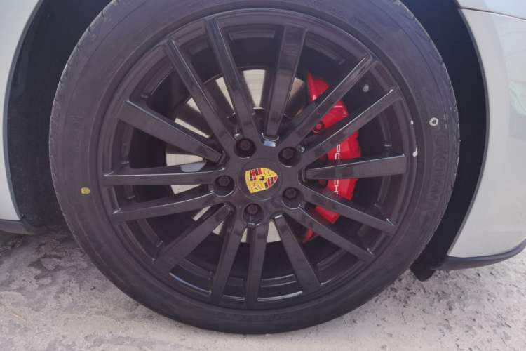 Used Porsche Panamera 2017 Panamera 4S 2.9T Right Front Wheel Hub
