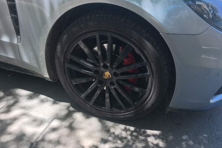 Used Porsche Panamera 2017 Panamera 3.0T Right Front Wheel Hub