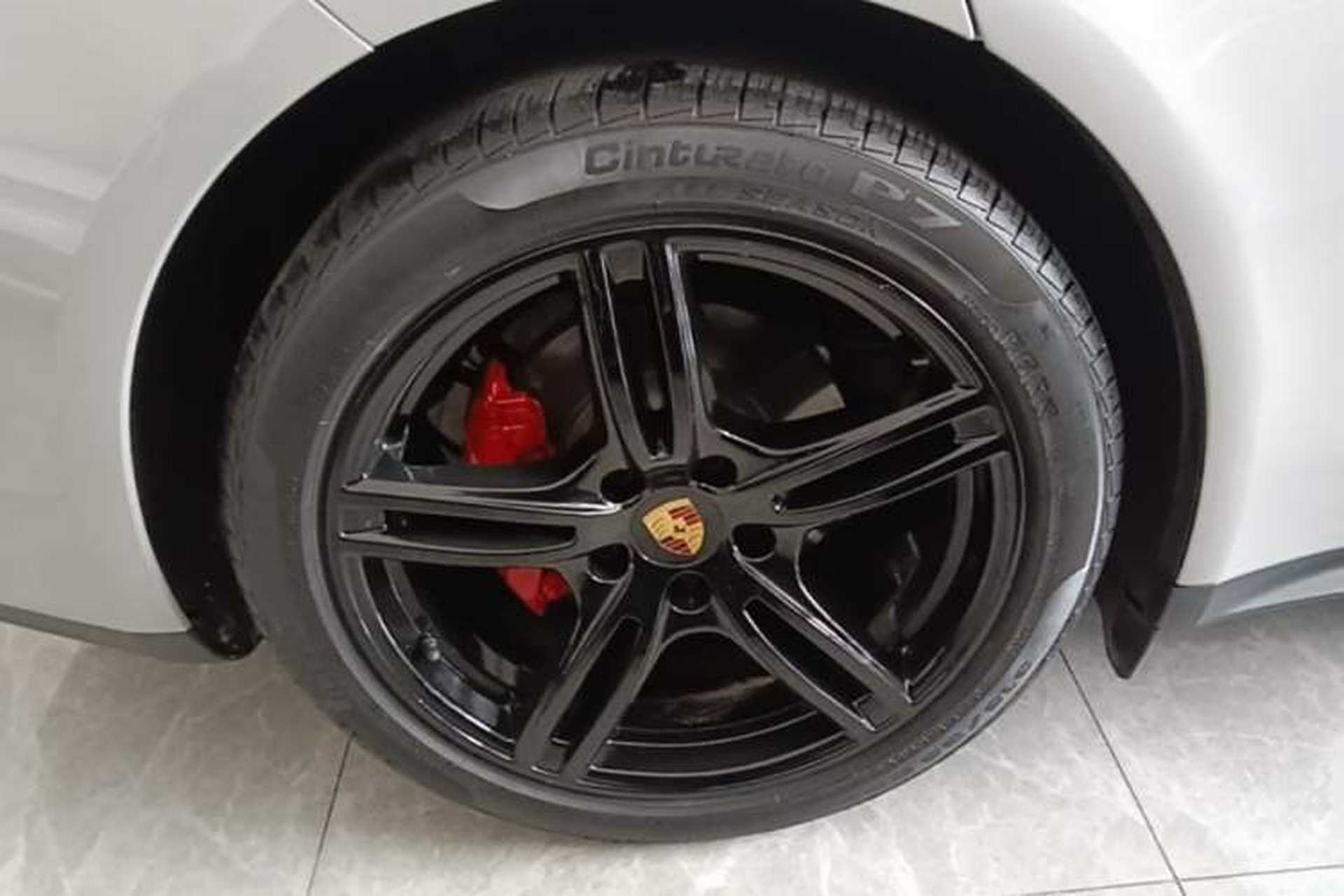 Used Porsche Panamera 2017 Panamera 3.0T Right Rear Wheel Hub