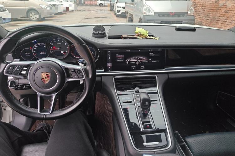 Used Porsche Panamera 2017 Panamera Executive Long Wheelbase 3.0T Center Console