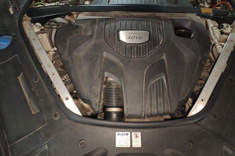 Used Porsche Panamera 2017 Panamera 3.0T Engine Bay