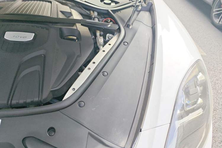 Used Porsche Panamera 2017 Panamera 3.0T Engine Bay Left