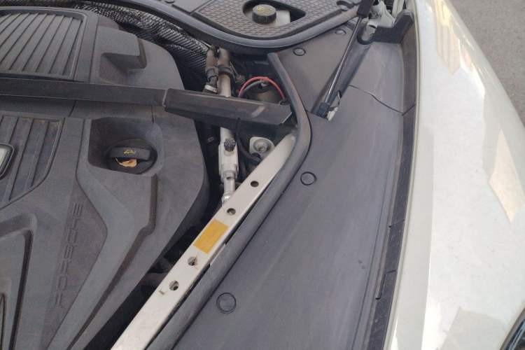 Used Porsche Panamera 2017 Panamera 3.0T Engine Bay Left