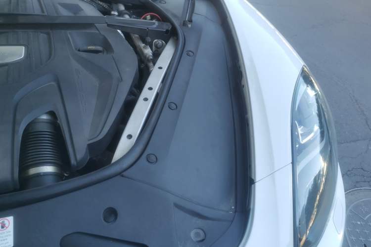 Used Porsche Panamera 2017 Panamera 4S 2.9T Engine Bay Left
