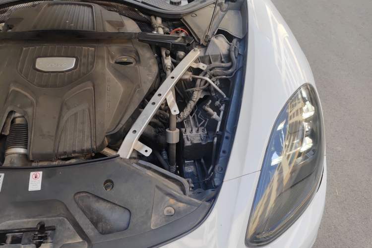 Used Porsche Panamera 2017 Panamera 3.0T Engine Bay Left