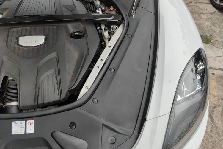 Used Porsche Panamera 2017 Panamera 3.0T Engine Bay Left