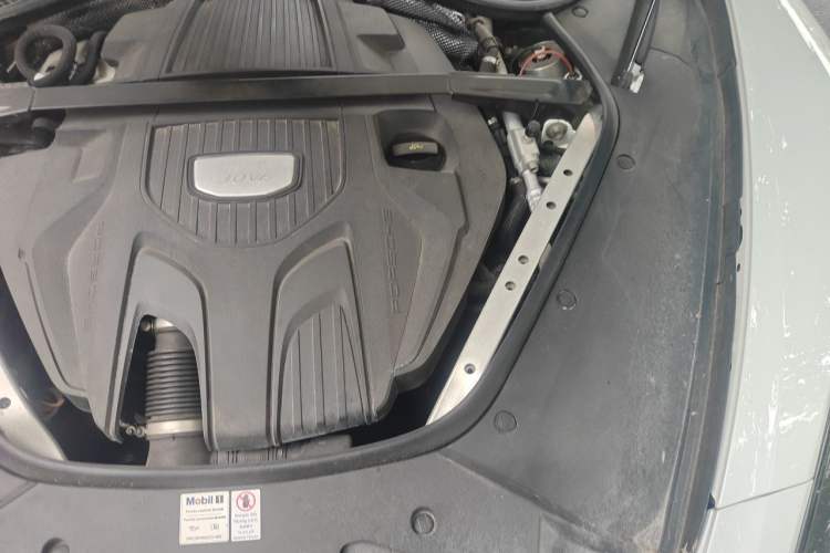Used Porsche Panamera 2017 Panamera 3.0T Engine Bay Left