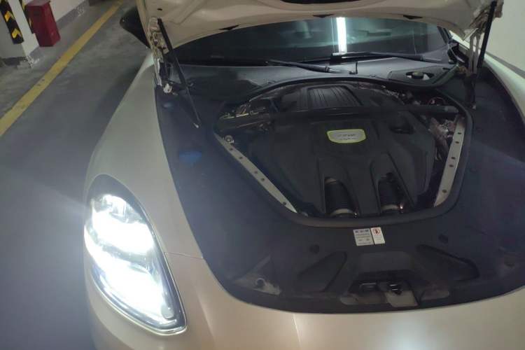 Used Porsche Panamera 2017 Panamera 4 E-Hybrid Executive Long Wheelbase 2.9T Engine Bay Right