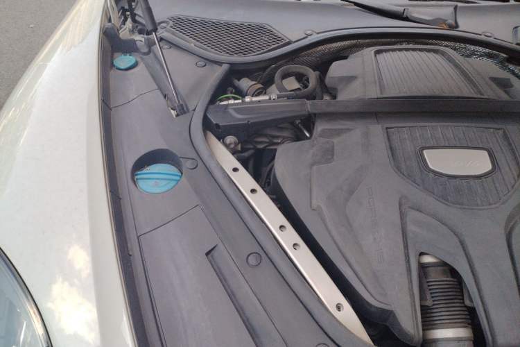 Used Porsche Panamera 2017 Panamera 3.0T Engine Bay Right