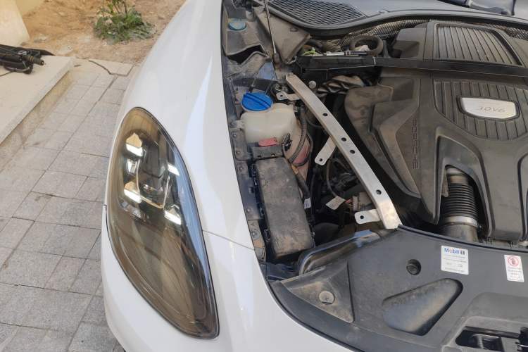 Used Porsche Panamera 2017 Panamera 3.0T Engine Bay Right