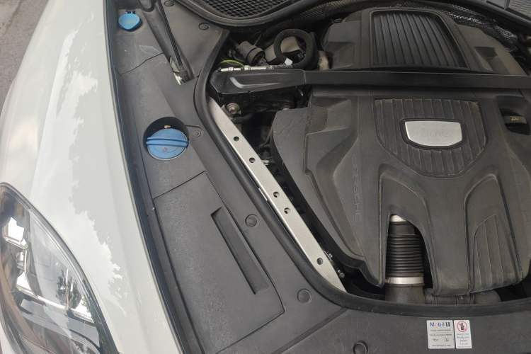 Used Porsche Panamera 2017 Panamera 3.0T Engine Bay Right