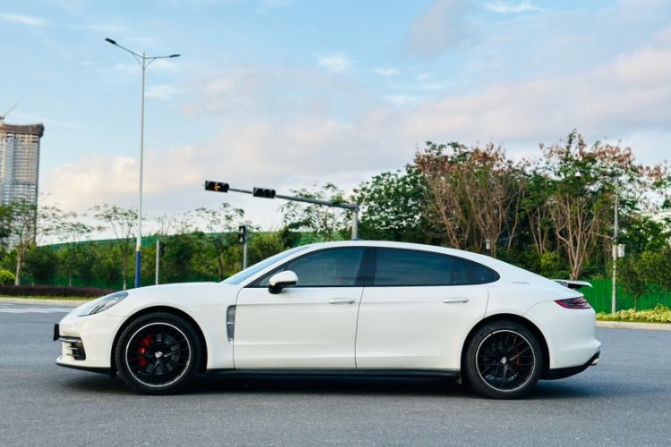 Used Porsche Panamera 2017 Panamera 4 Executive Long Wheelbase 3.0T Exterior 3