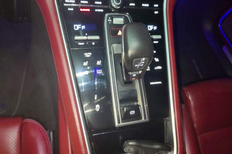 Used Porsche Panamera 2017 Panamera 4 E-Hybrid Executive Long Wheelbase 2.9T Gear Lever