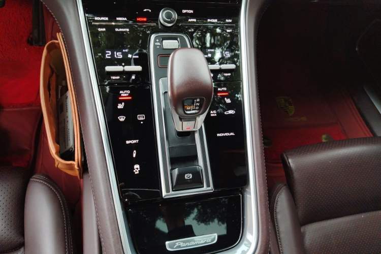 Used Porsche Panamera 2017 Panamera Executive Long Wheelbase 3.0T Gear Lever