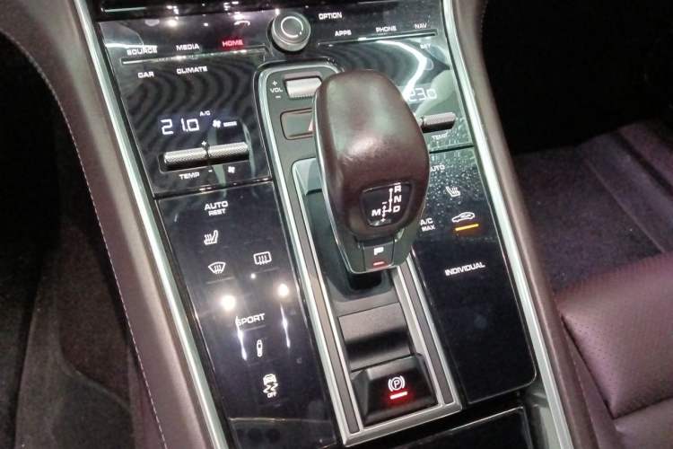 Used Porsche Panamera 2017 Panamera Executive Long Wheelbase 3.0T Gear Lever