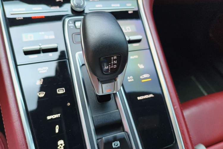 Used Porsche Panamera 2017 Panamera Executive Long Wheelbase 3.0T Gear Lever