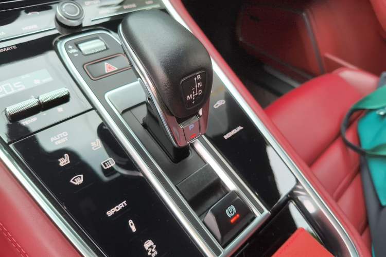 Used Porsche Panamera 2017 Panamera 4 Executive Long Wheelbase 3.0T Gear Lever