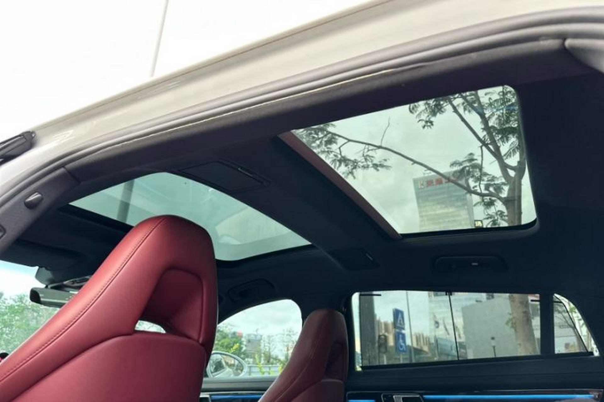 Used Porsche Panamera 2017 Panamera 4 Executive Long Wheelbase 3.0T Interior 7