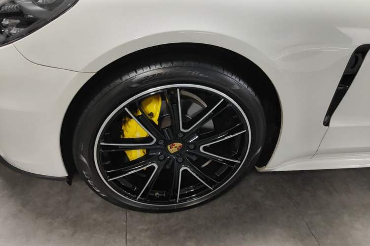Used Porsche Panamera 2017 Panamera 3.0T Left Front Wheel Hub