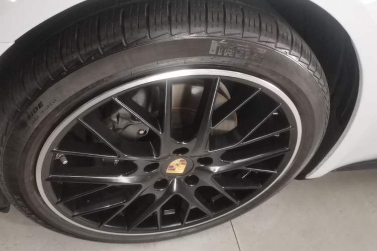 Used Porsche Panamera 2017 Panamera 3.0T Left Front Wheel Hub