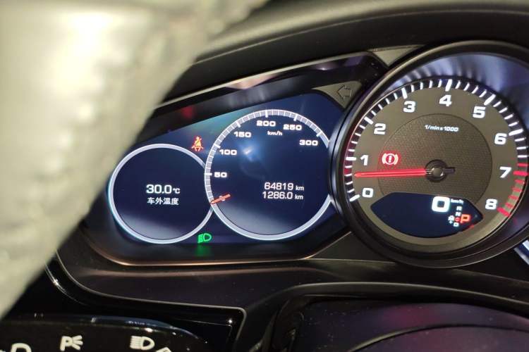 Used Porsche Panamera 2017 Panamera 3.0T Odometer Close Up
