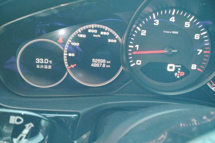 Used Porsche Panamera 2017 Panamera 3.0T Odometer Close Up