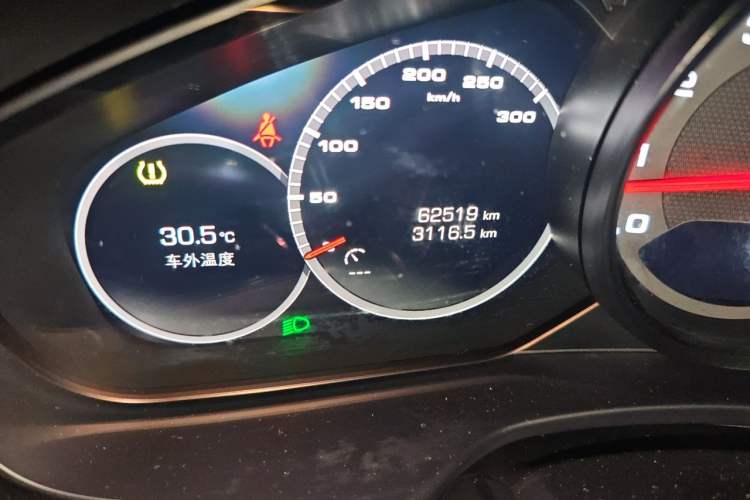 Used Porsche Panamera 2017 Panamera 3.0T Odometer Close Up