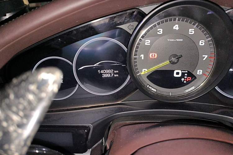 Used Porsche Panamera 2017 Panamera 4 E-Hybrid Executive Long Wheelbase 2.9T Odometer Close Up